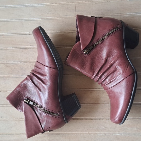 Earth Shoes - Earth Pegasus Merlot Soft Leather Zipper Slouchy Short Heel Ankle Booties Comfy